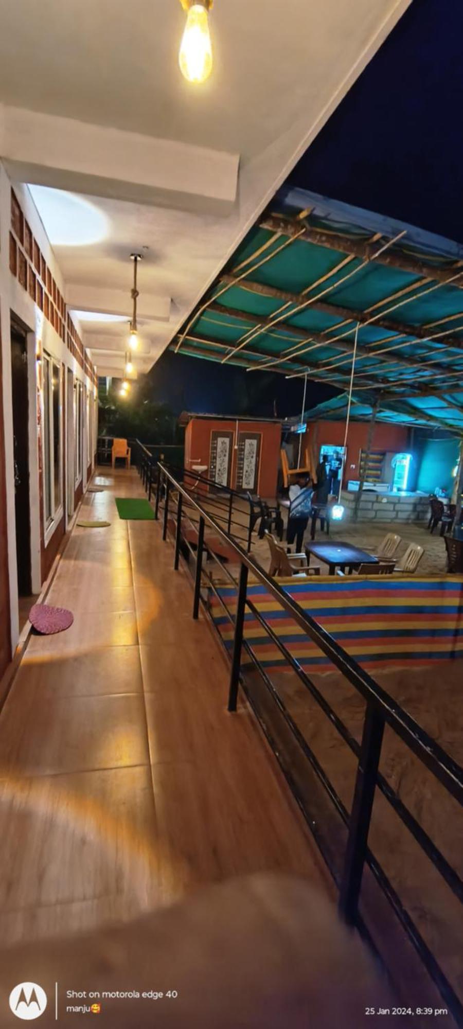 Hotel Aisiri Comforts And Cafe 5*