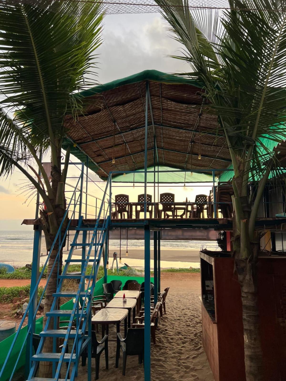 Hostel Golden Shack *
