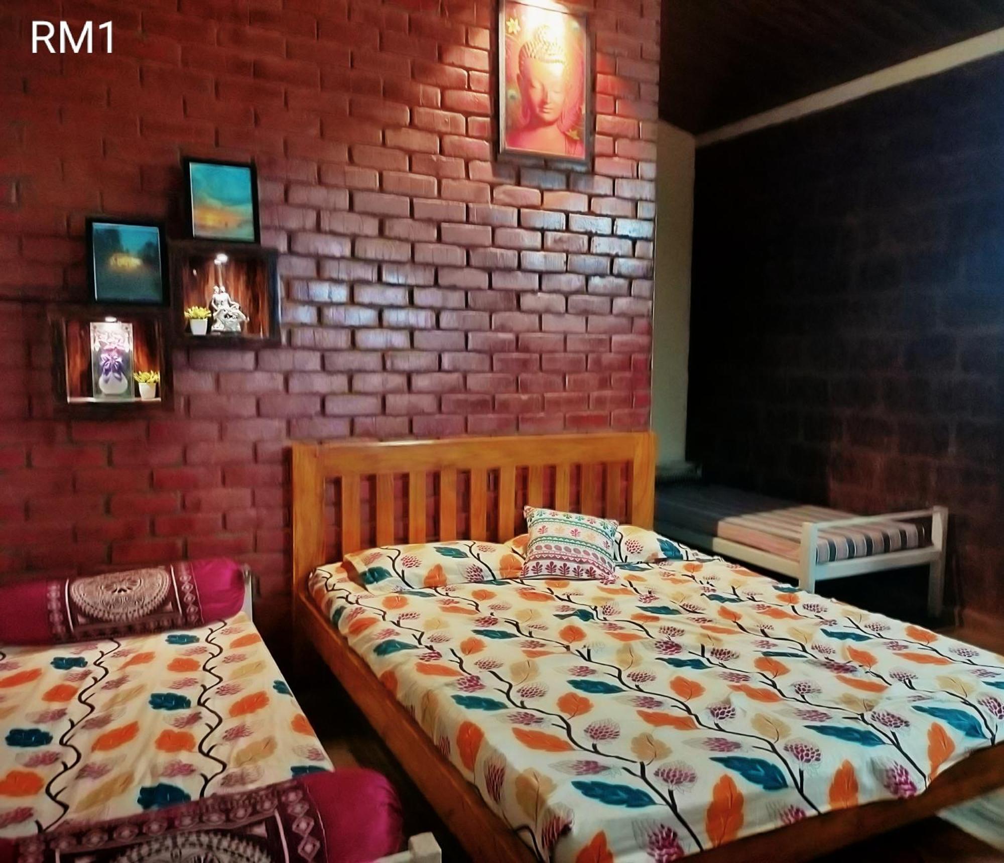 Waterfront Gokarna Hotel *