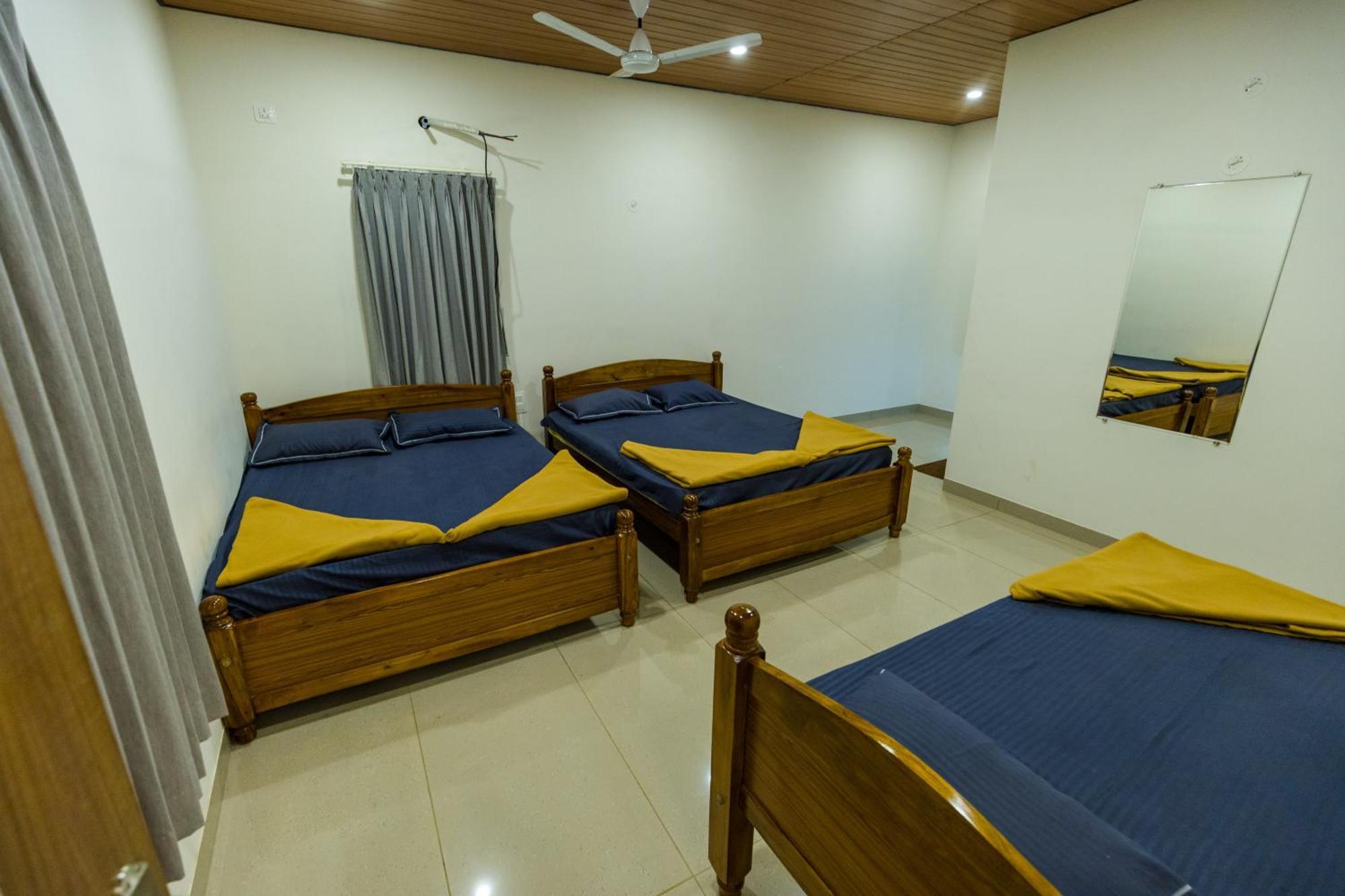 Tribhuvan Gokarna Hotel Gokarna (Karnataka)