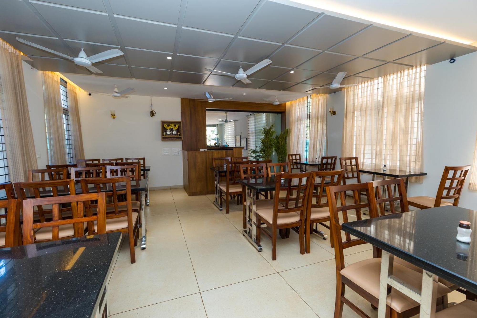 Tribhuvan Gokarna 4*