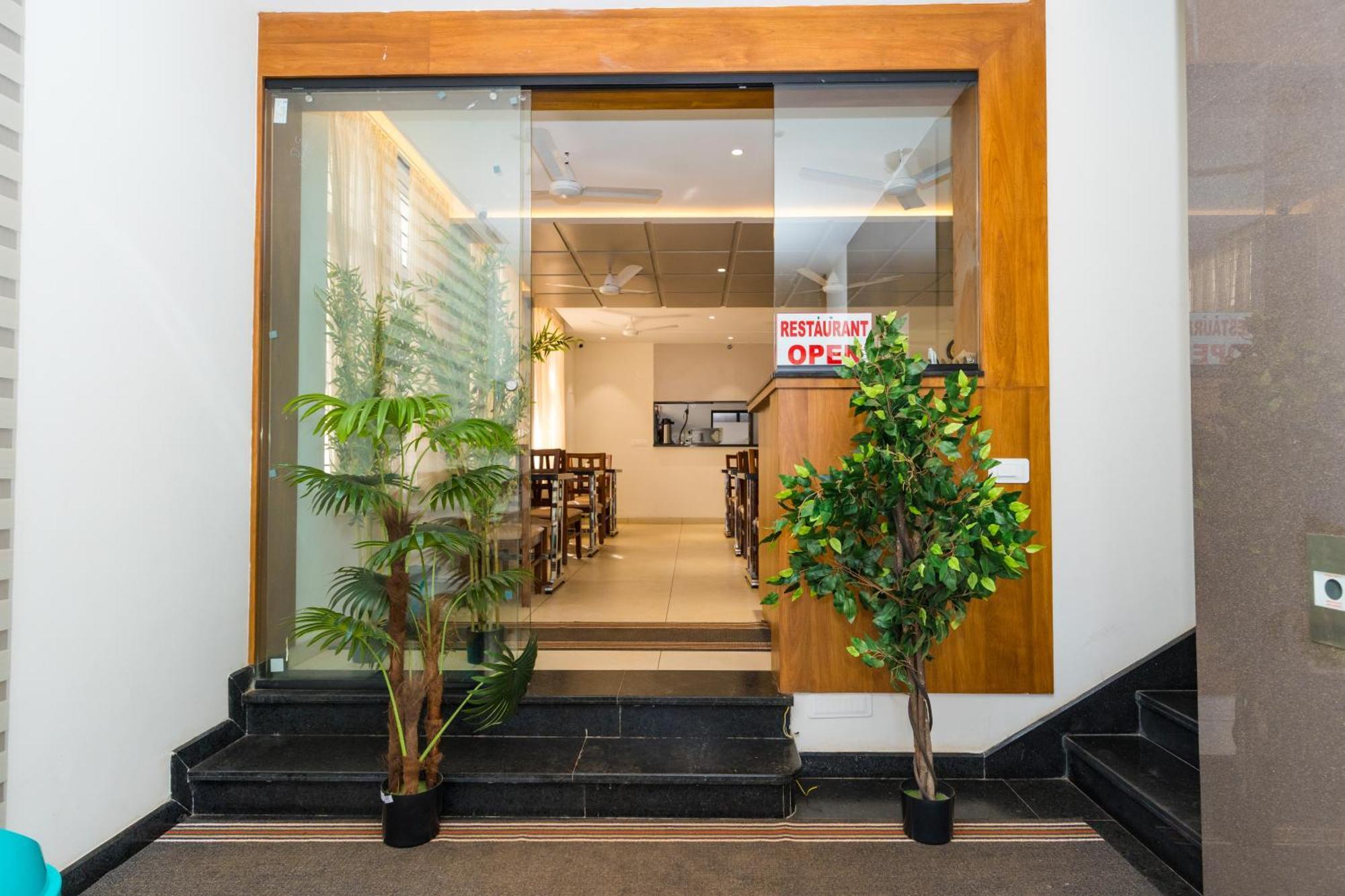 Tribhuvan Gokarna Hotel Gokarna (Karnataka)