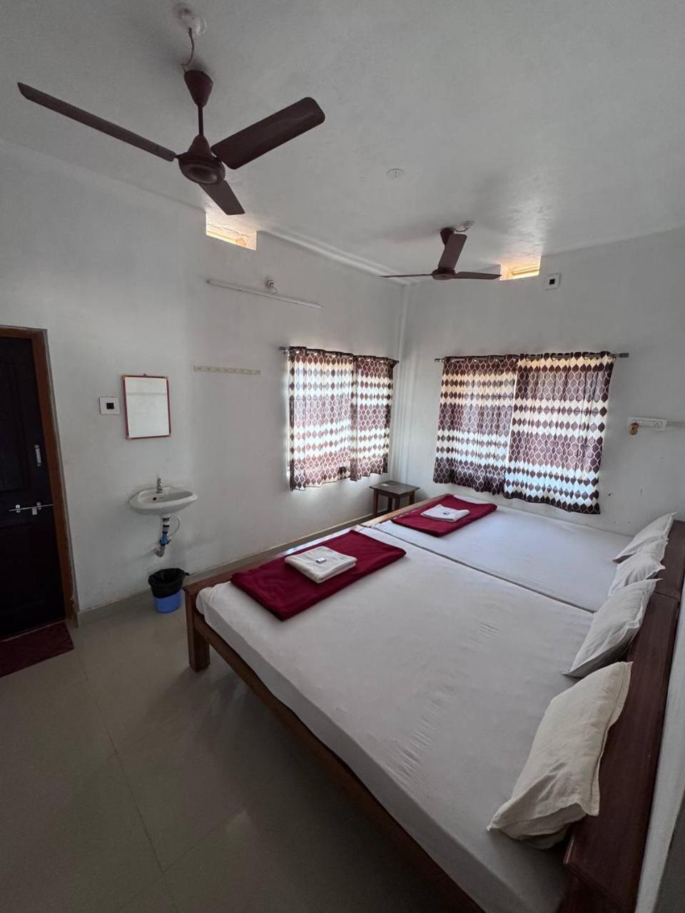 Aikya Guest house *