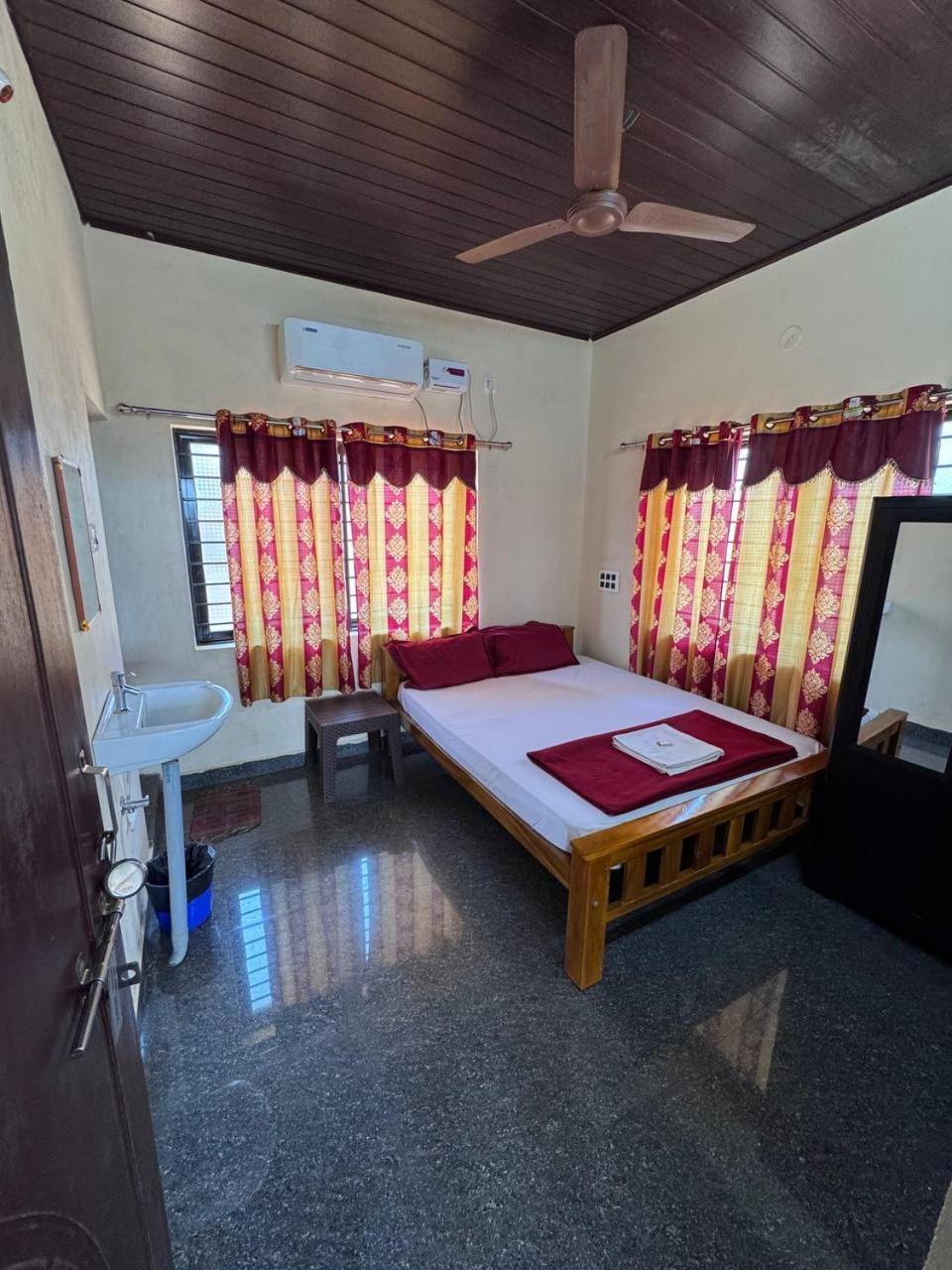 Aikya Guest house *