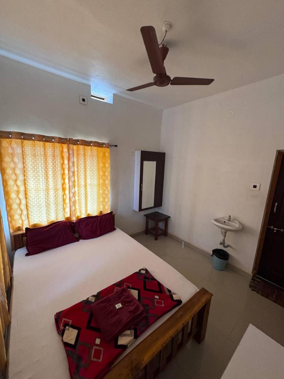 Aikya Guest house Gokarna (Karnataka)