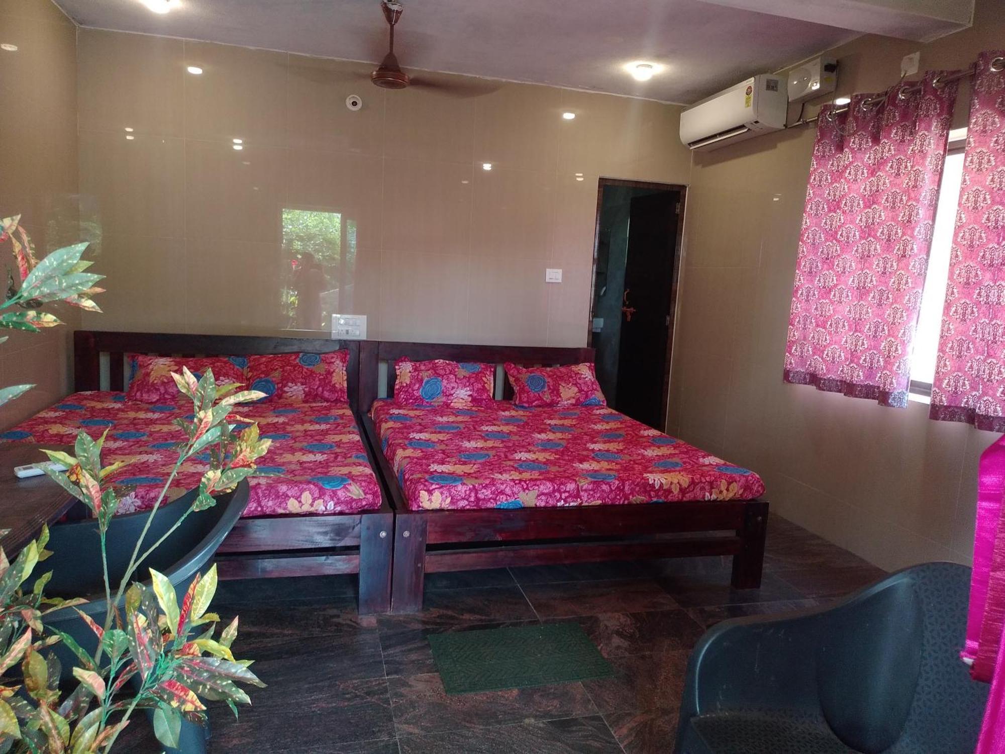 Homestay Somnath Bandekar In Side Ac