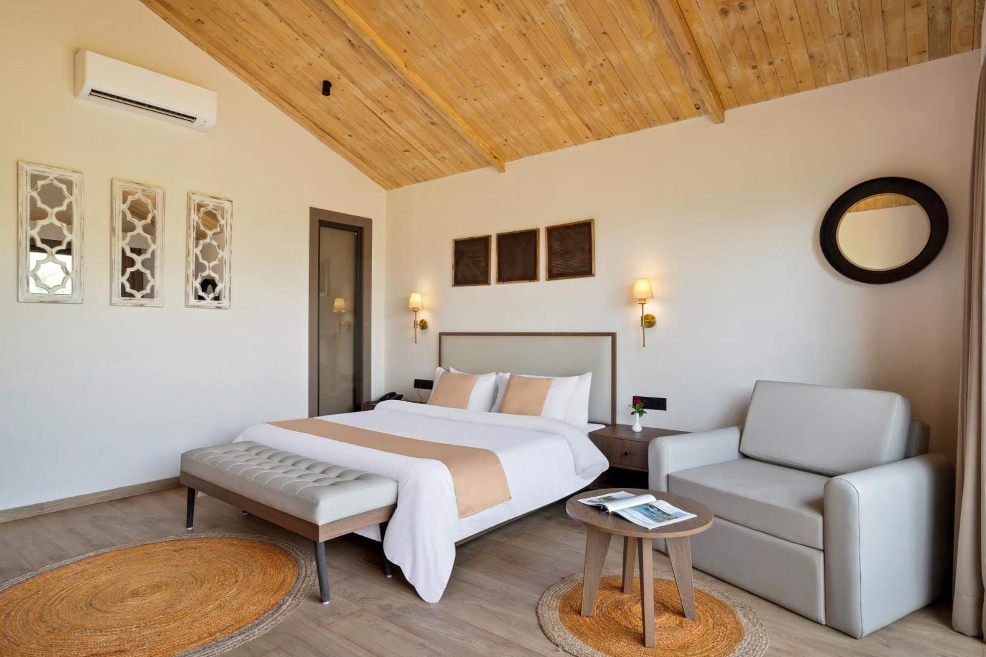 Stone Wood Premier Gokarna Resort 4*