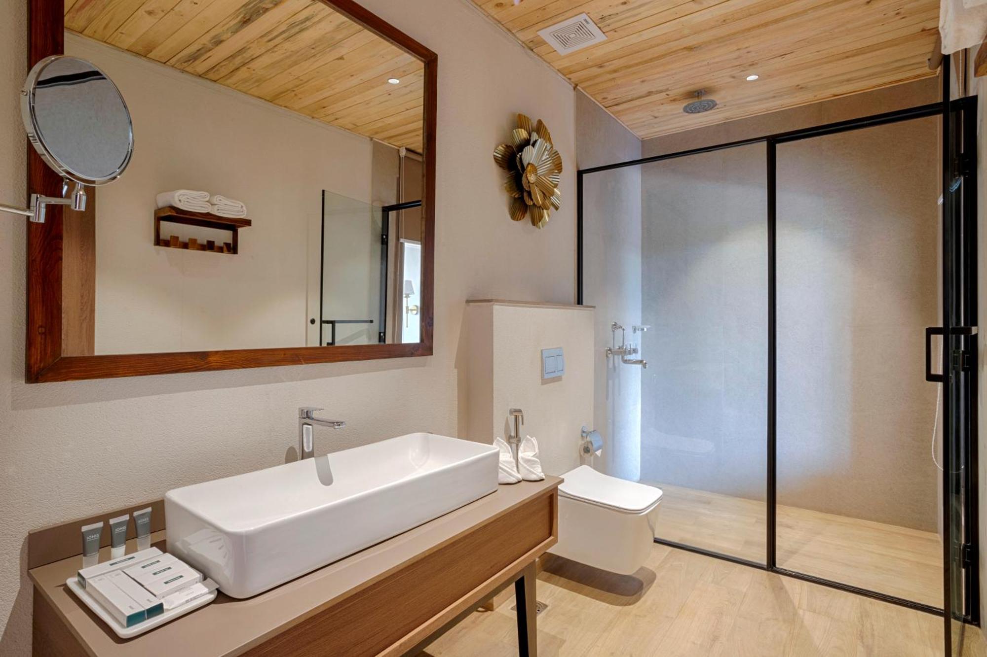 Stone Wood Premier Gokarna Resort 4*