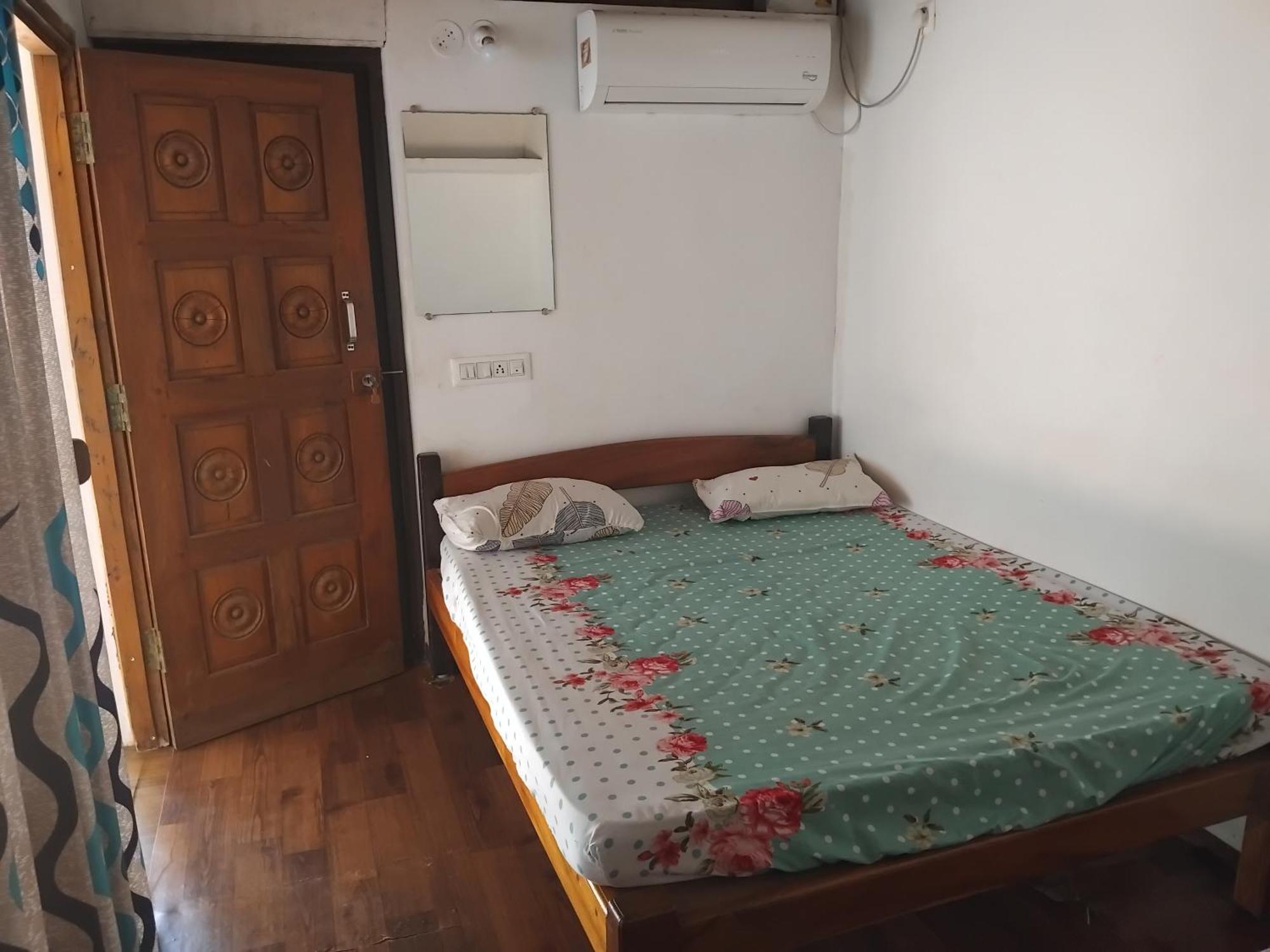 Gajananstay Facing * Gokarna (Karnataka)