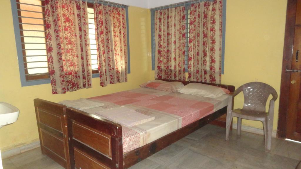 Naga Palace Guest house *