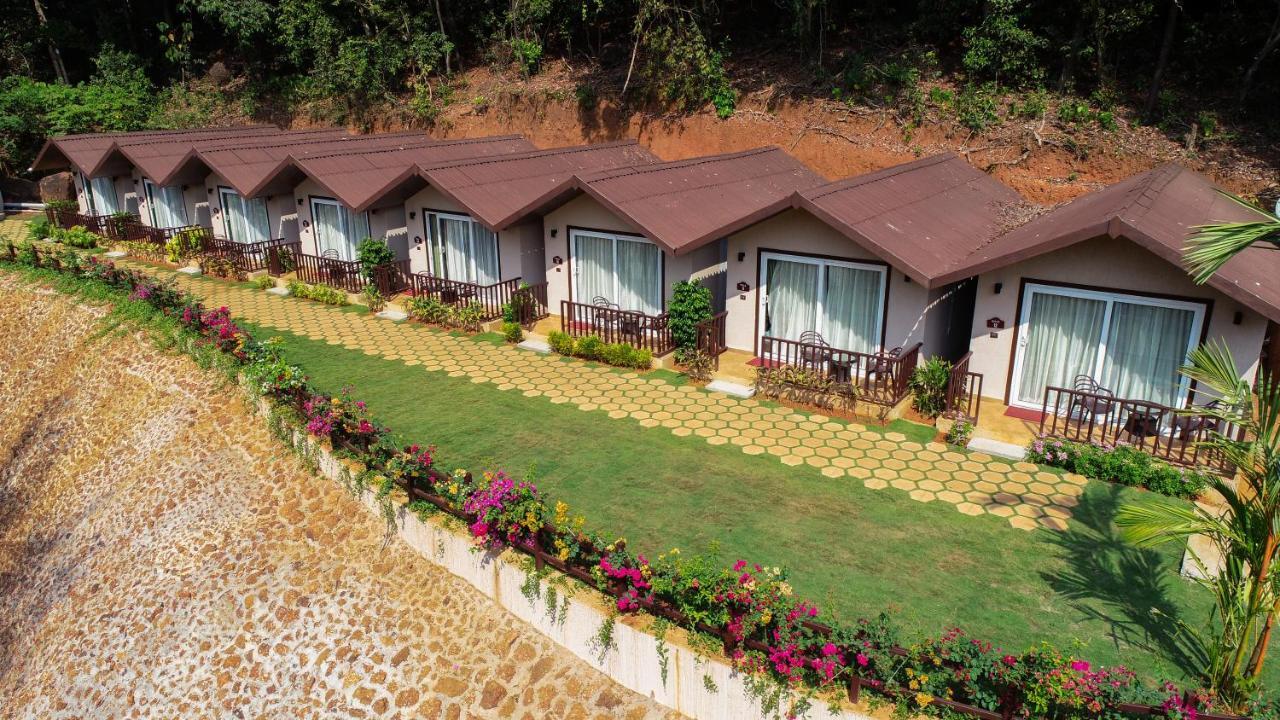 Resort Stone Wood Premier Gokarna
